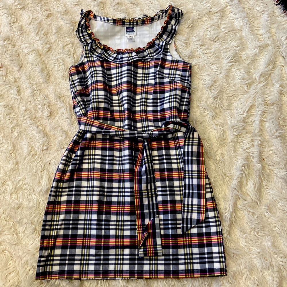 Cotton sleeveless, ruffled neckline